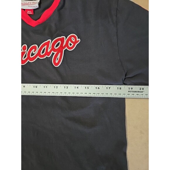 Mitchell‎ & Ness Chicago T Shirt V Neck Red Trim Nostalgia Co. Menswear - Picture 6 of 9